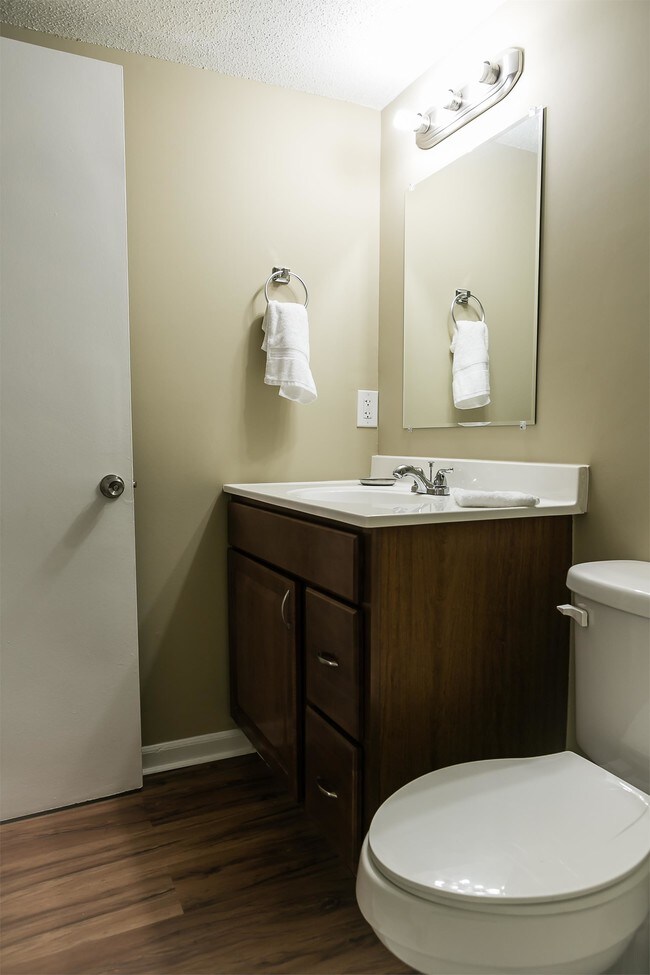 Building Photo - 4620 Central Ave