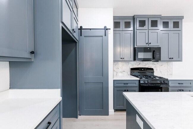 Building Photo - 1704 Elkhart Ave