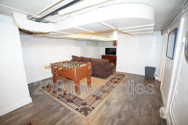 Building Photo - 1412 N 13th St