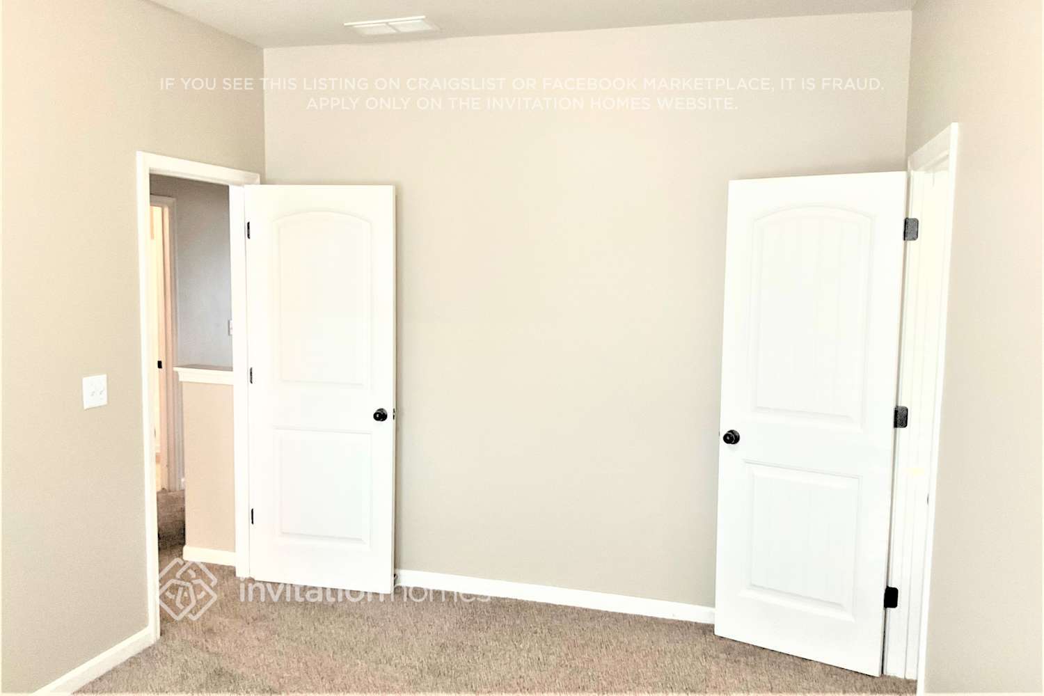 Building Photo - 3887 Lake Manor Way