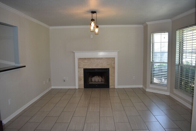Building Photo - Beautiful Remodeled Home with 3 Bedrooms a...