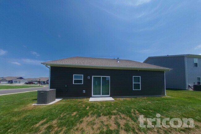 Building Photo - 2402 Valverde Wy