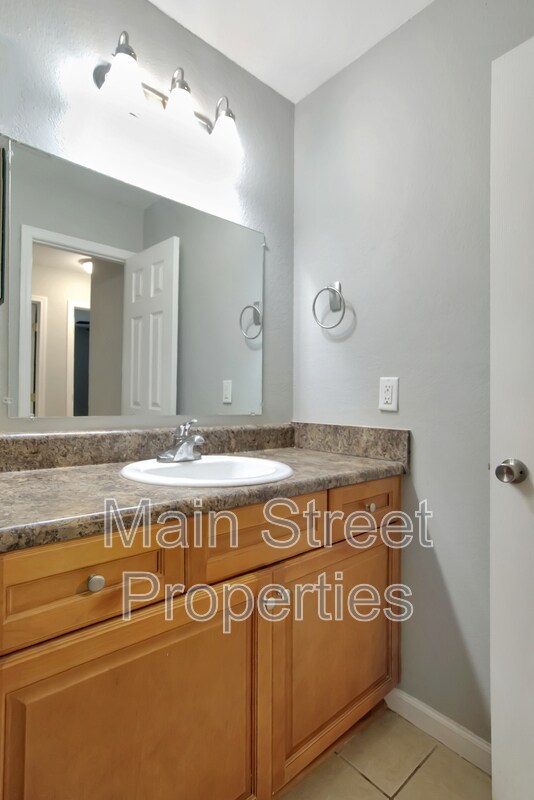Building Photo - 3346 Green Briar Cir