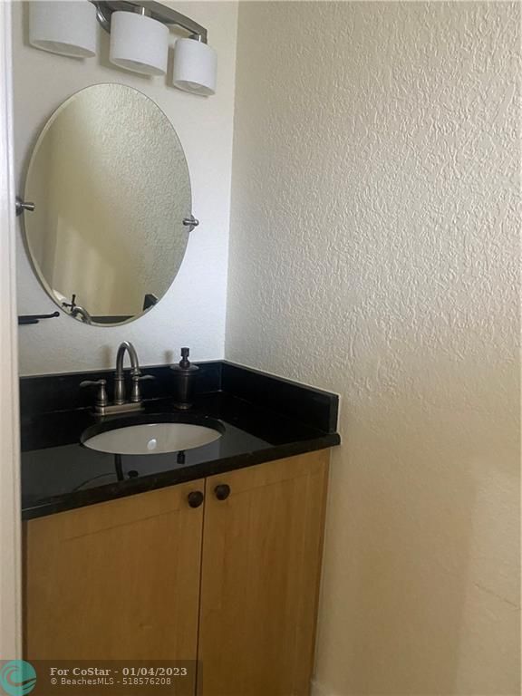 Building Photo - 10478 Lake Vista Cir