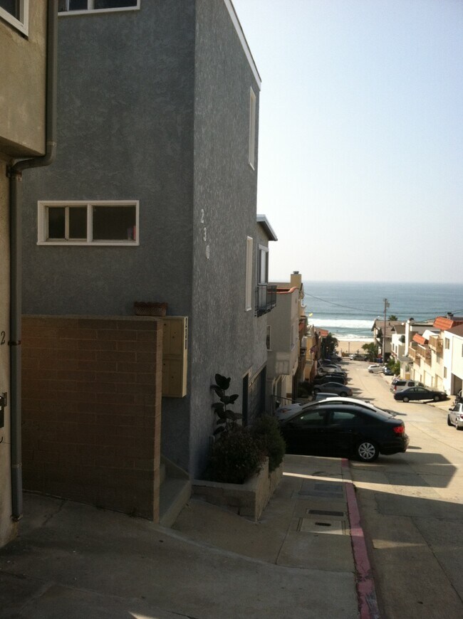 Building Photo - 230 39th St