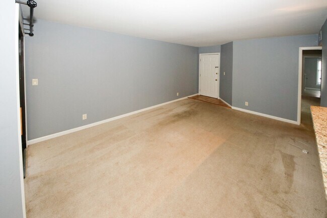 Building Photo - Secluded Community Near The Perimeter Mall