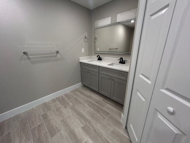 Building Photo - BRAND new construction 4 Bedroom 3 Bathrooms