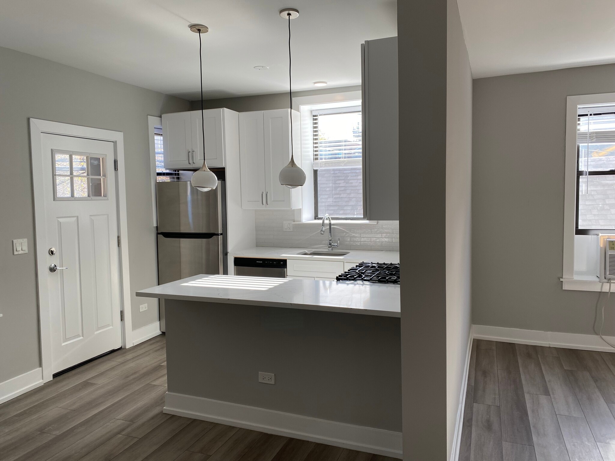 Building Photo - 3929 N Janssen Ave