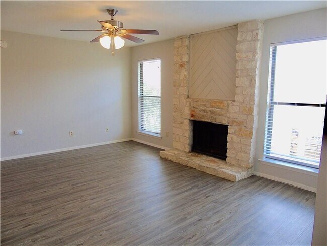 Building Photo - 10616 Mellow Meadows