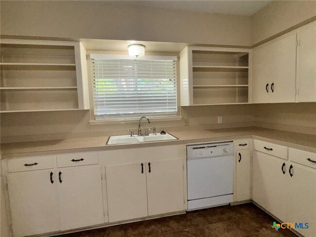 Building Photo - 1407 Hummingbird Ln