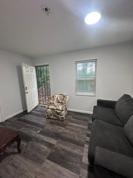 Building Photo - 1220 S Roxboro St