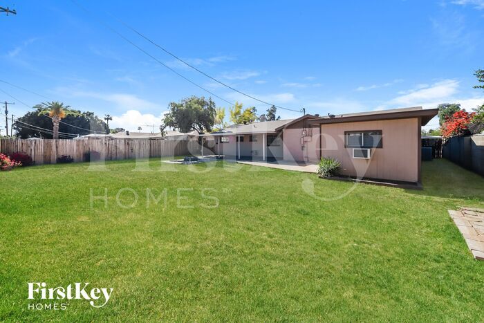 Building Photo - 2118 W Montebello Ave