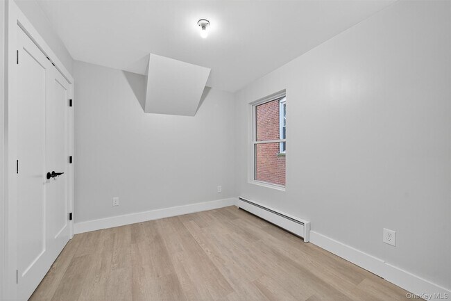 Building Photo - 12 N Church St