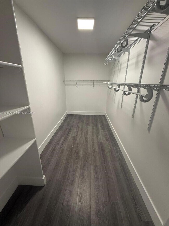 Building Photo - 6960 Miami Gardens Dr