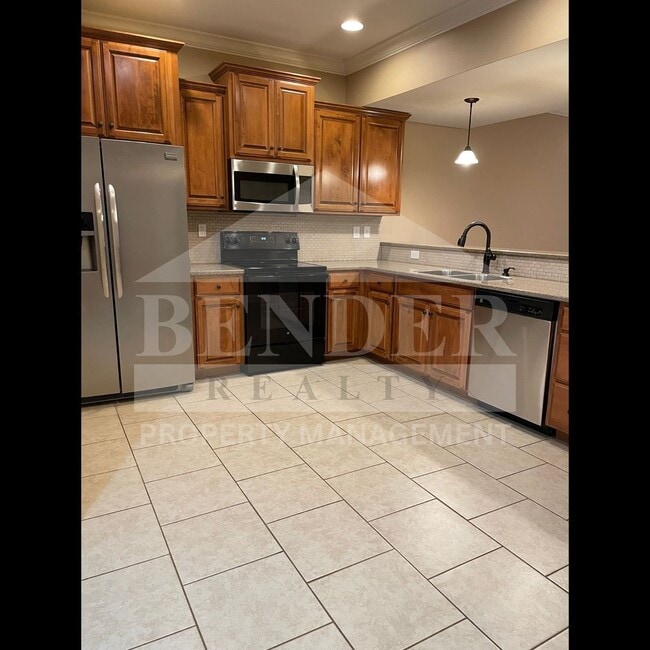 Building Photo - BEAUTIFUL TOWNHOME IN THE CITY