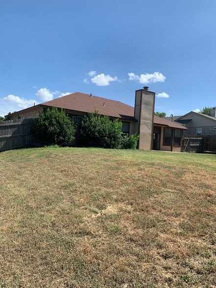 Building Photo - 307 Eichelberger Dr