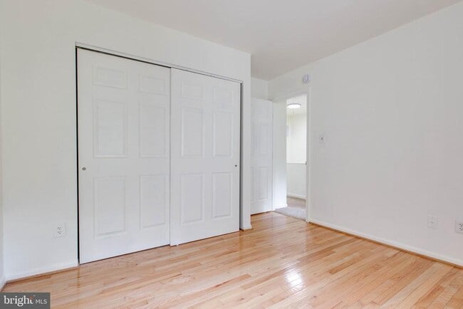 Building Photo - 5461 Enberend Terrace