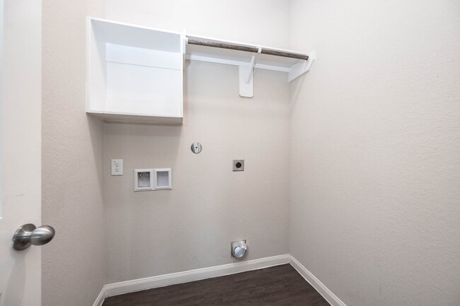Building Photo - 5130 Wolgan Lake Ct