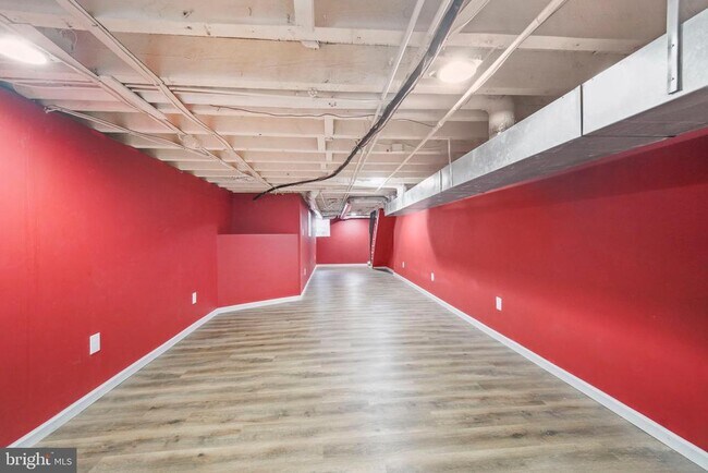 Building Photo - 5527 Catharine St