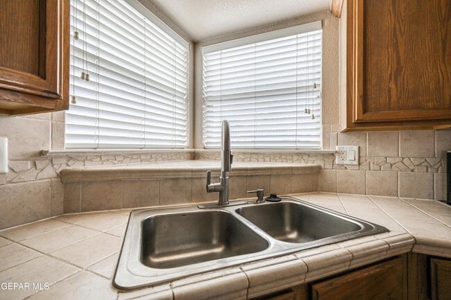 Building Photo - 4733 R L Shoemaker Dr