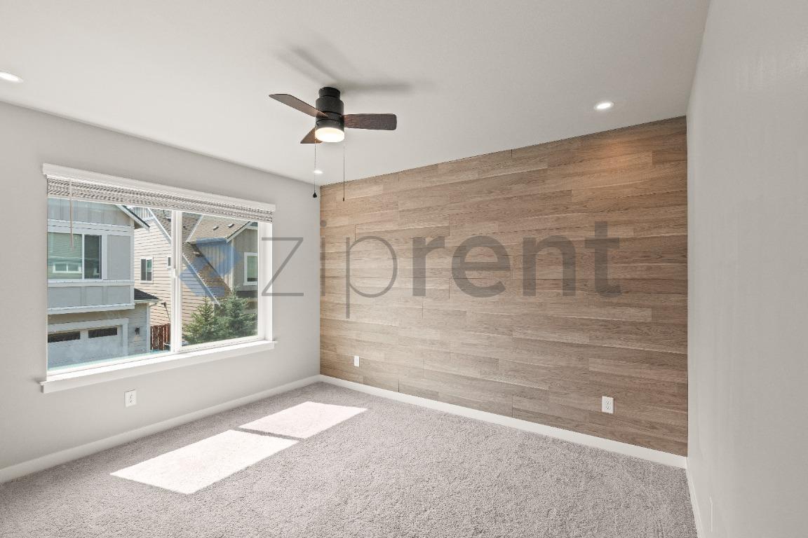 Building Photo - Unit