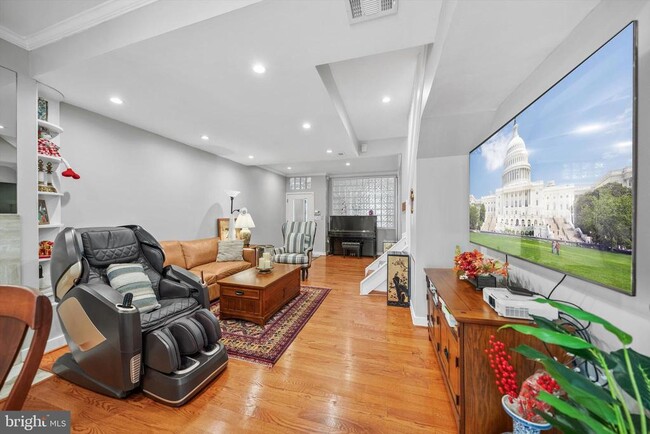 Building Photo - 211 F St NE