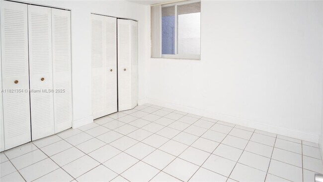 Building Photo - 10090 NW 80th Ct