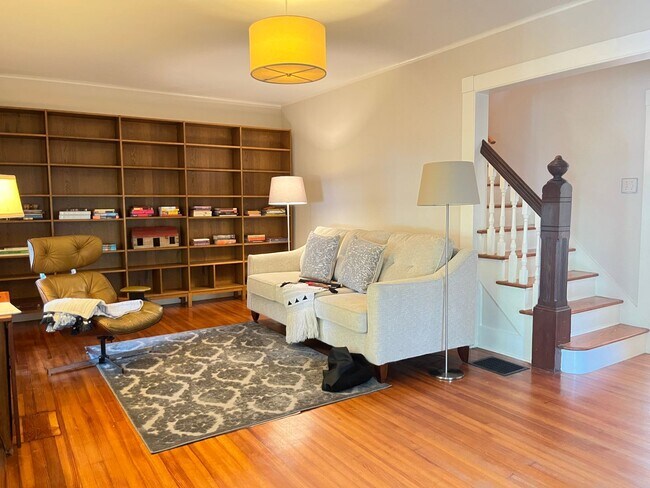 Building Photo - Beautiful East Rock Single Family House