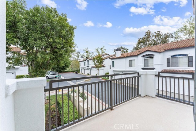 Building Photo - 23 Anana