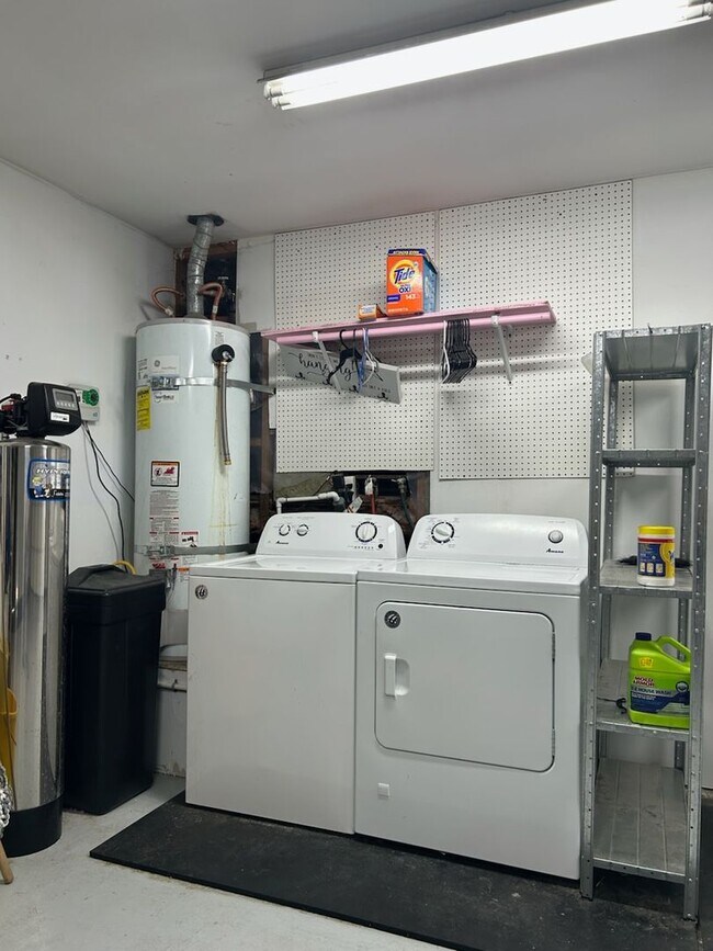 Building Photo - PLEASE CONTACT VAUGHN REALTY TO SET UP AN APPOINTMENT, 760-446-6561