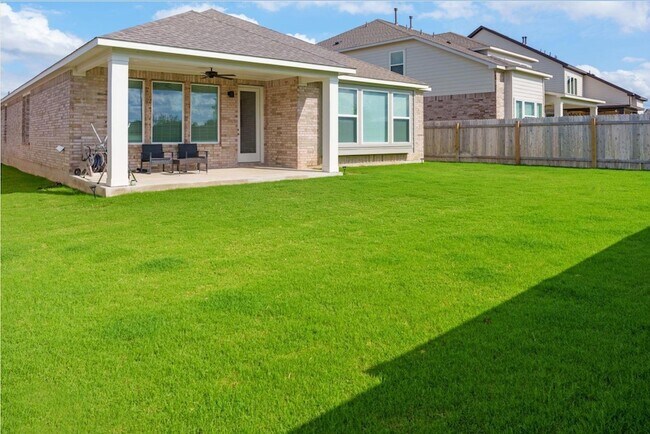 Building Photo - 316 Amista Dr