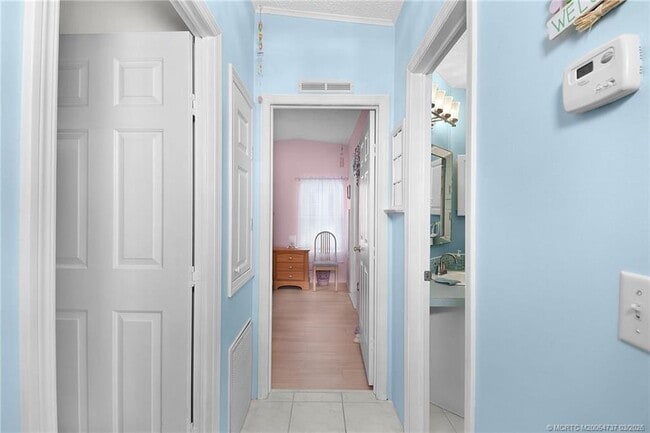 Building Photo - 7073 SE Birchwood Ln