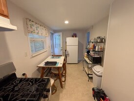 Building Photo - 9 11th St