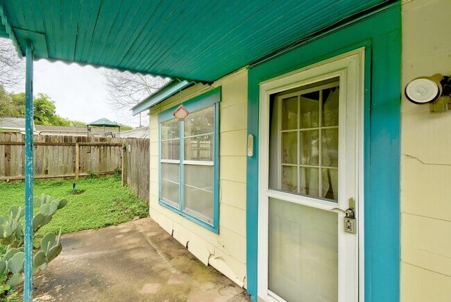 Building Photo - 505 Lbj Dr