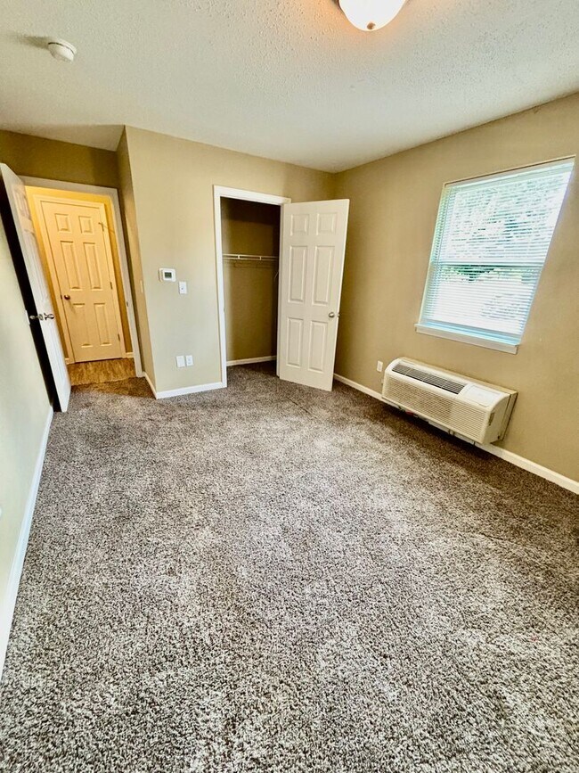 Building Photo - Affordable 2 Bedroom Living in the Heart o...