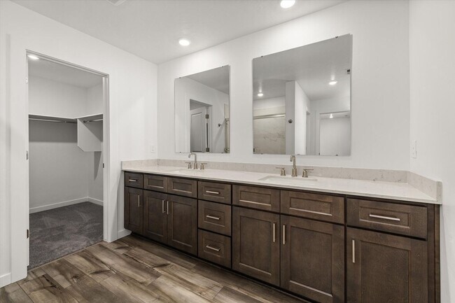 Building Photo - BRAND NEW Stunning 4-Bed, 3-Bath Townhome That Feels Like a Detached House