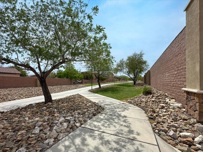 Building Photo - Immaculate 3 Bed / 2.5 Bath Home for Lease...
