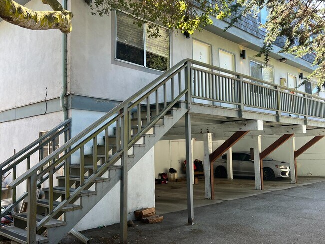 Building Photo - 830 Parcel St