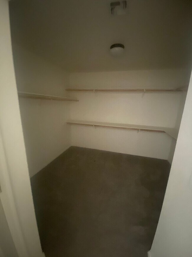 Building Photo - Corner Lot