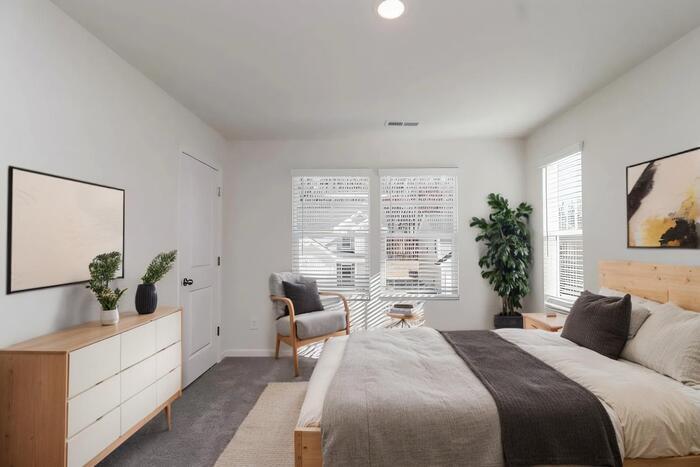 Building Photo - 1713 Eastway Dr