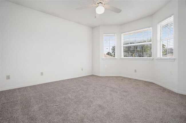 Building Photo - 336 Lariat Cir