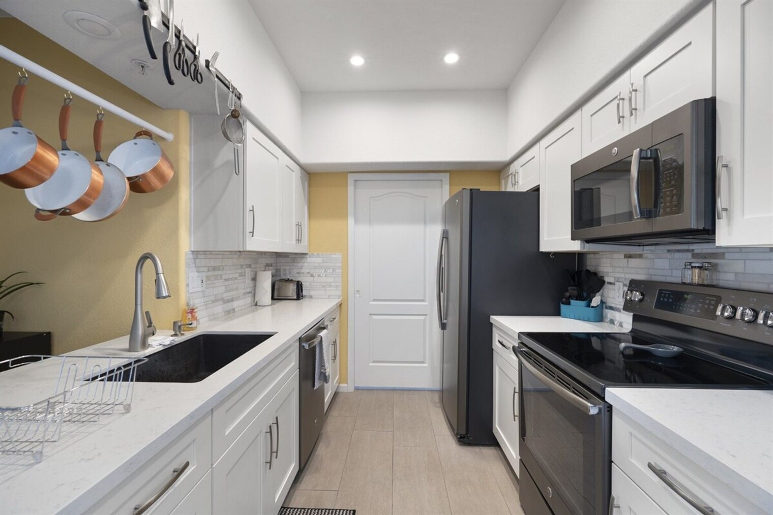 Building Photo - 10401 N Saguaro Blvd