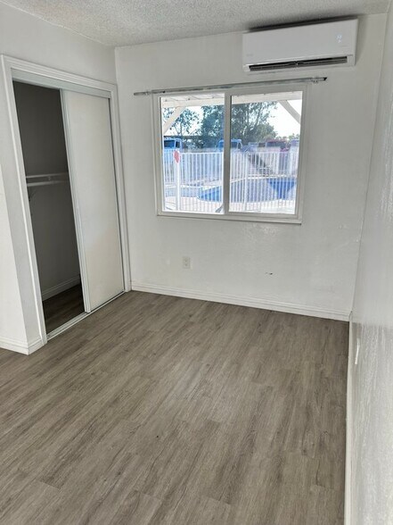 Building Photo - 9490 Elm Ave