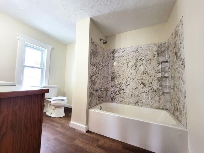 Building Photo - 2004 Cleveland Ave NW