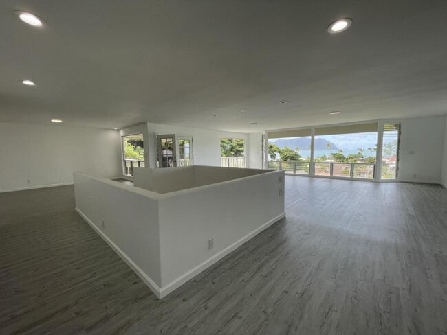 Primary Photo - 47-218 Kamehameha Hwy 3rd floor