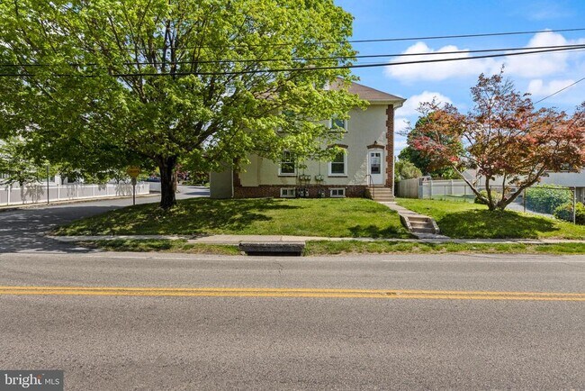 Building Photo - 153 Conestoga Rd