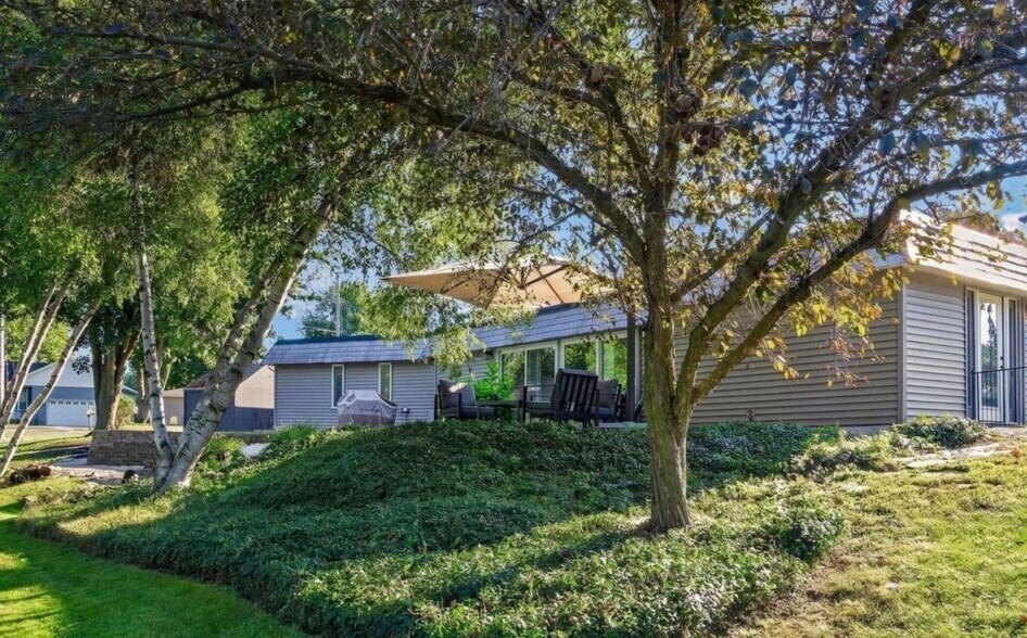 Building Photo - 2027 Island Dr