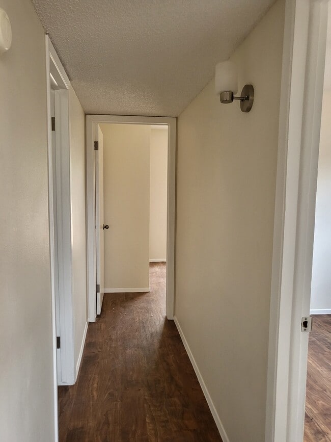Building Photo - 3453 Hollyglen St