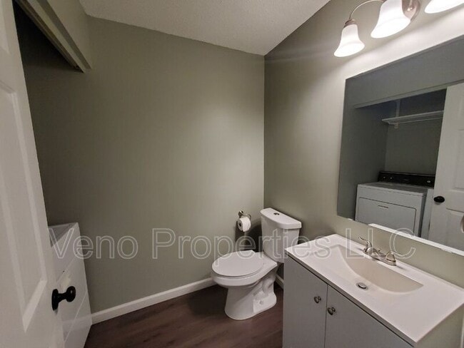 Building Photo - 66 Plaza Ave