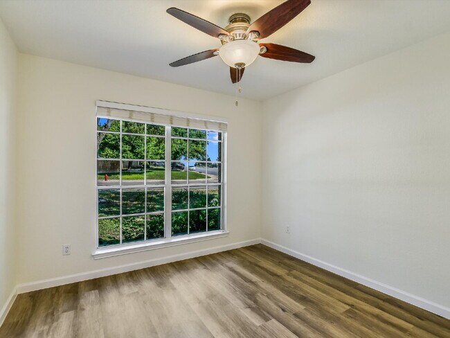 Building Photo - 1102 Brashear Ln